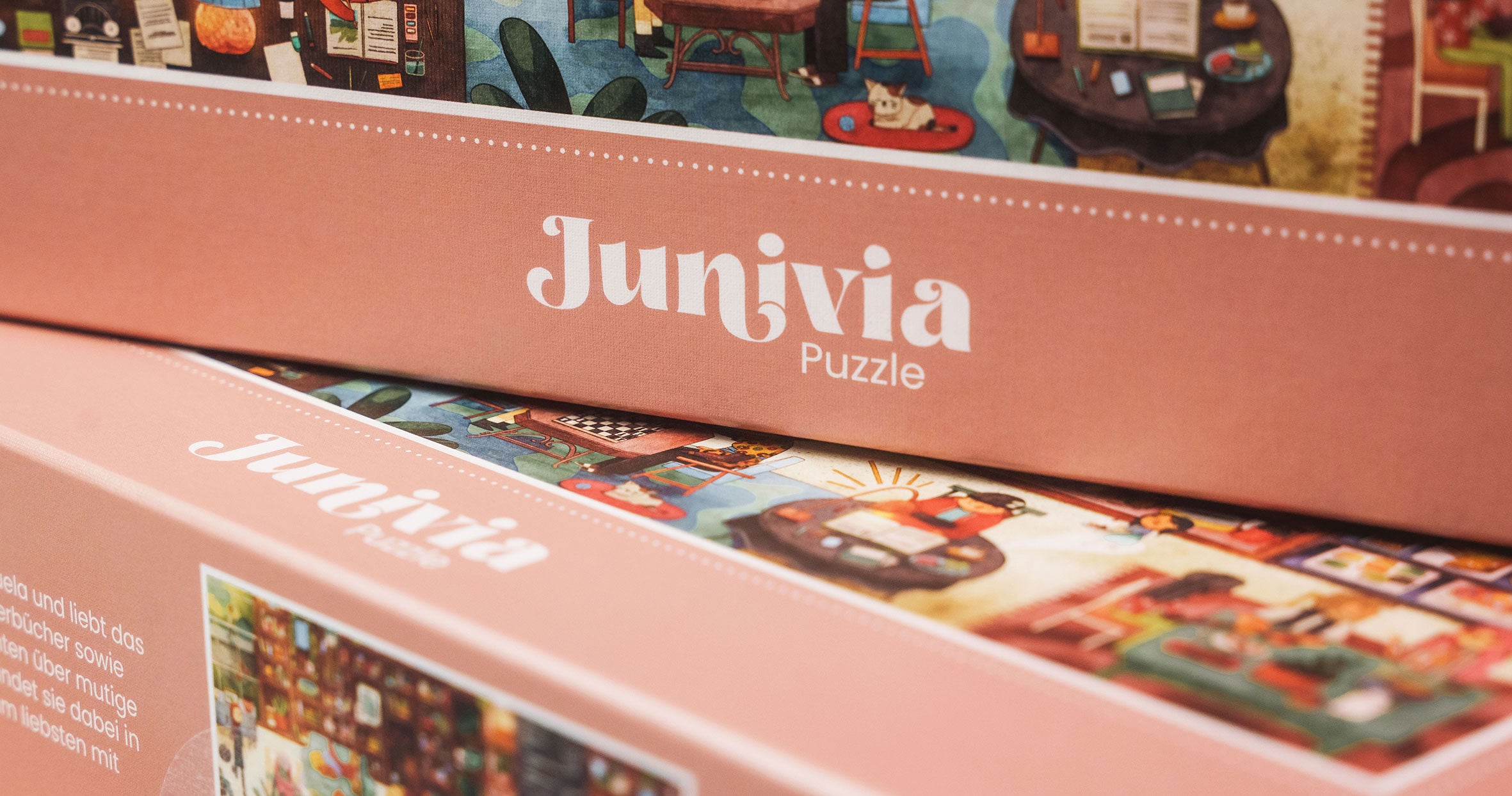 Junivia Büchercafé Puzzle 1000 Teile mit Hörbuch, Detailansicht Puzzlekarton mit Buchladenmotiv 